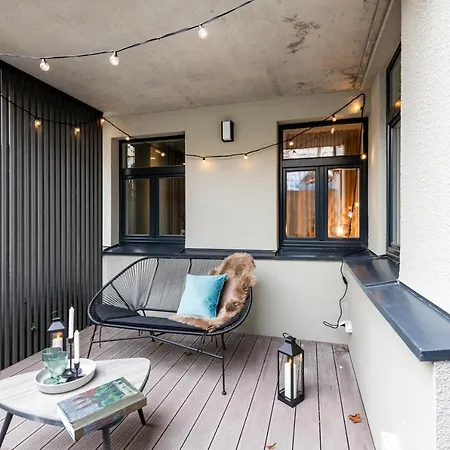 Apartment Square Center *